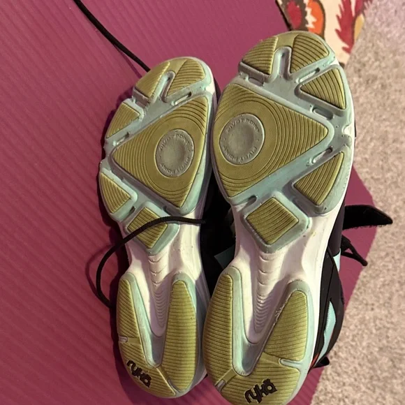 Women's Devotion XT Mid Top Training Shoe sz 9 - Picture 6 of 6